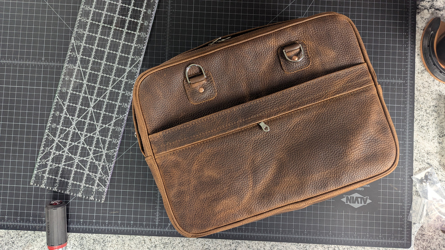 Pro Laptop Bag Build with Aaron Heizer | Maker's Leather Supply